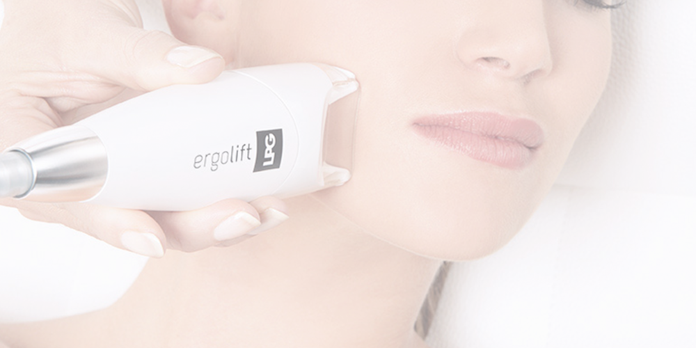 フェイスエンダモロジー美容機器でお悩み別ケアの施術風景